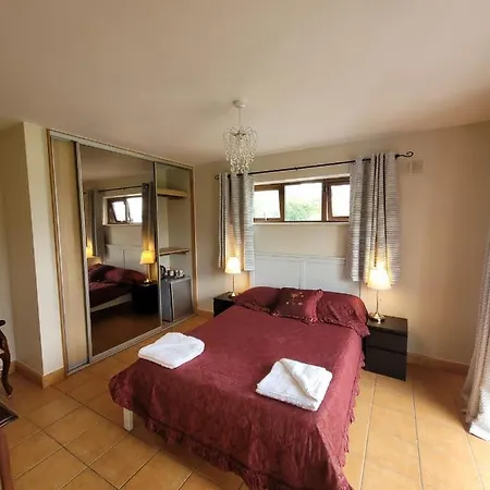 Brigadoon Lakeview Kır Evi *